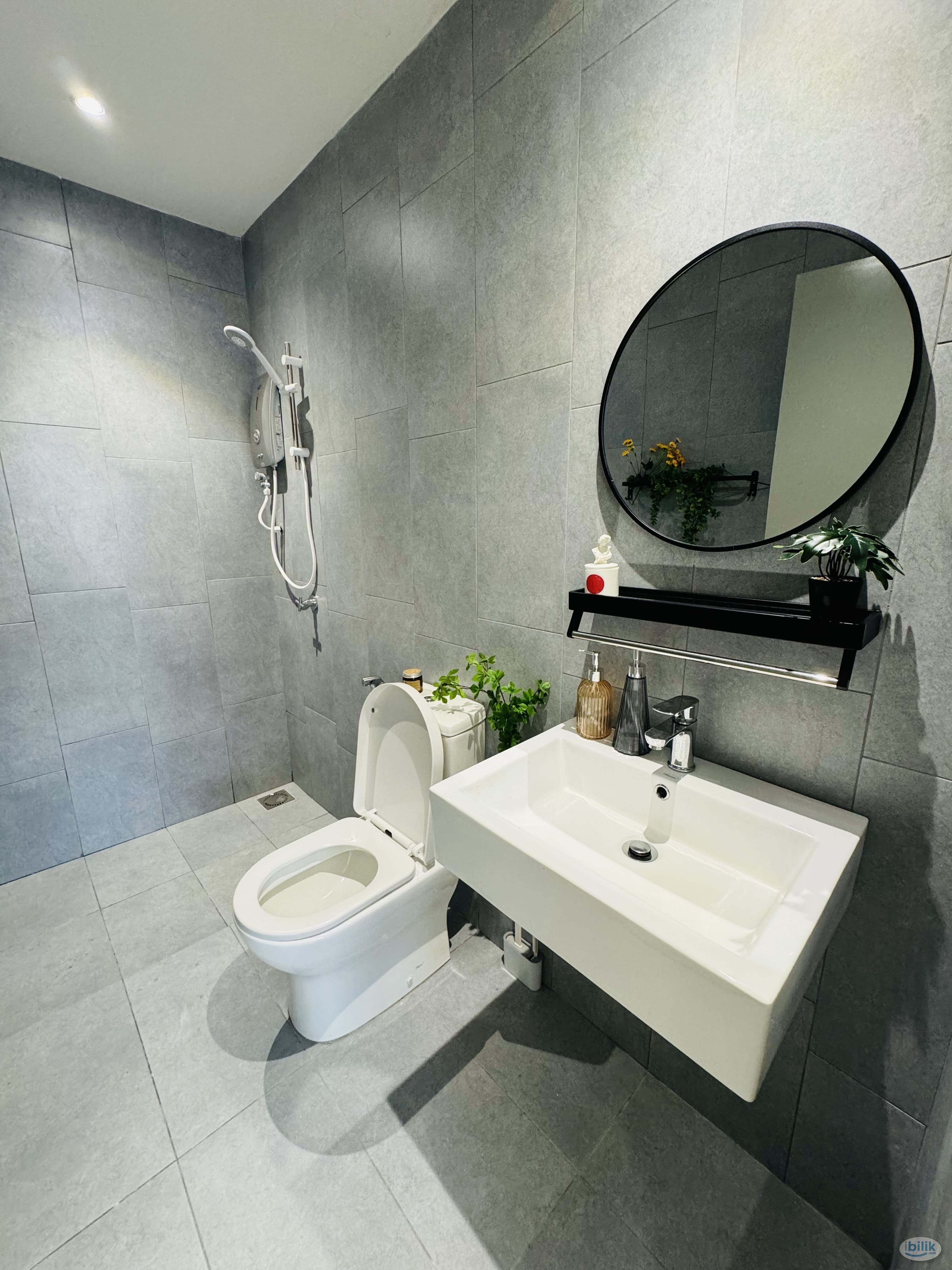 Shuttle to LRT Sri Rampai, 6 Stop to KLCC, Fully Furnished Middle Room - Image 5