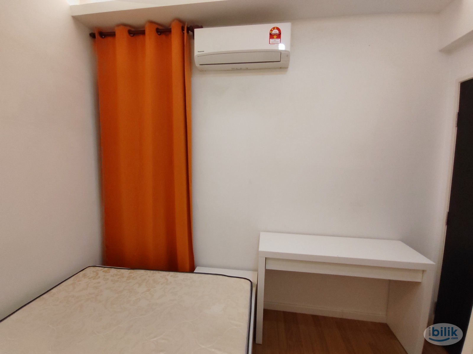 Tri Pinnacle aircond Middle room included utilities shared bathroom MIX GENDER - Image 1