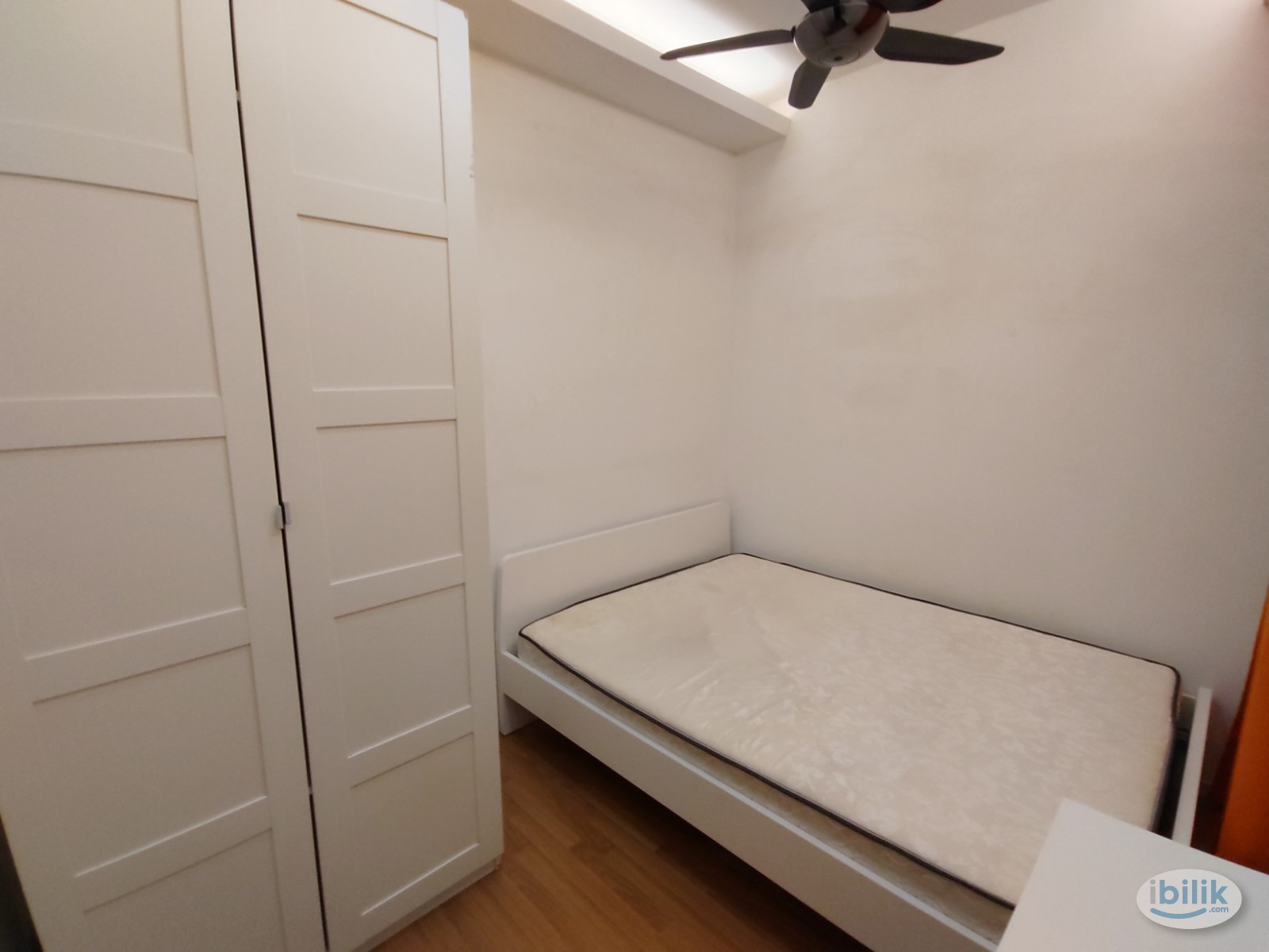 Tri Pinnacle aircond Middle room included utilities shared bathroom MIX GENDER - Image 2