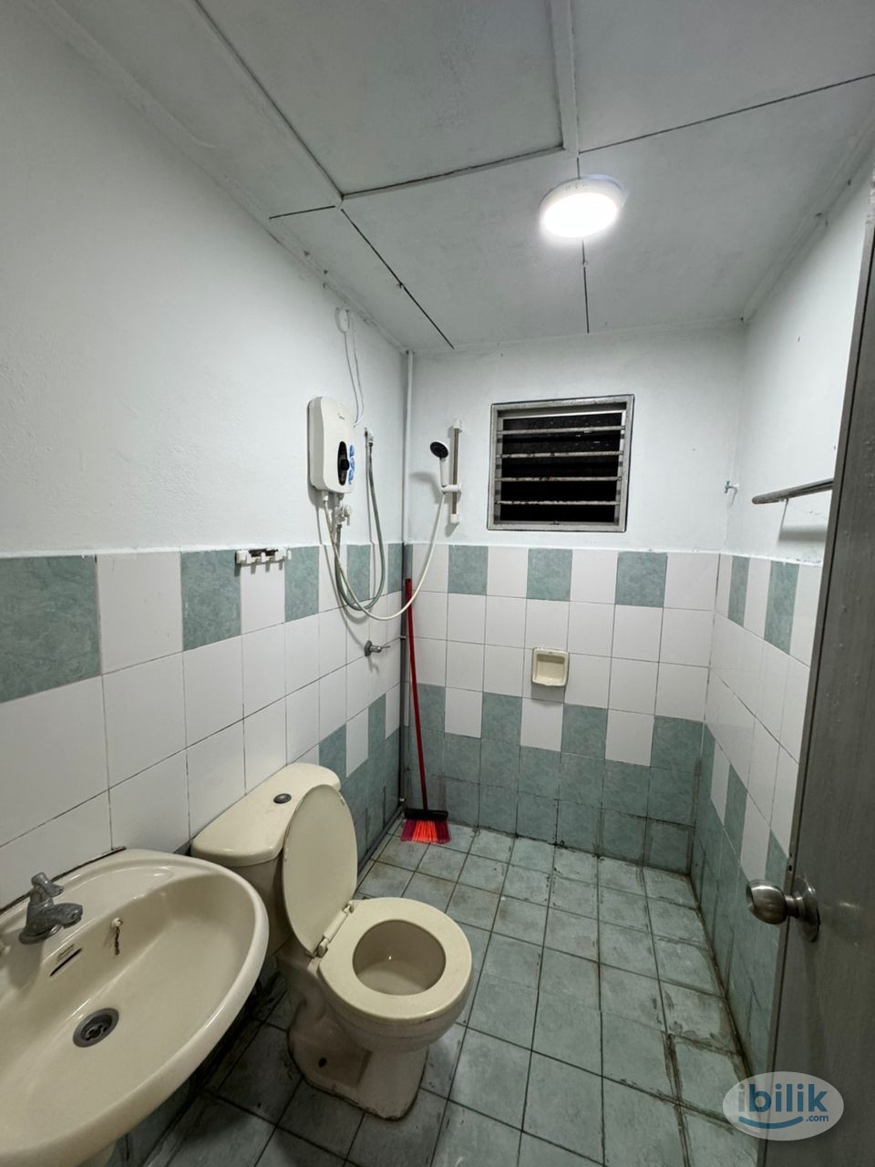 Fully Furnished Master room F Unit at Cengal Condominium Walking to LRT - Image 4