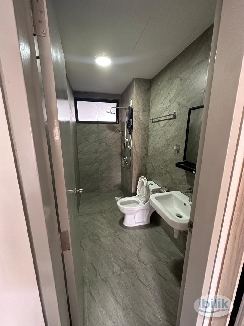 Fully Furnished Middle room at The Hamstead Desa Tun Razak - Image 5