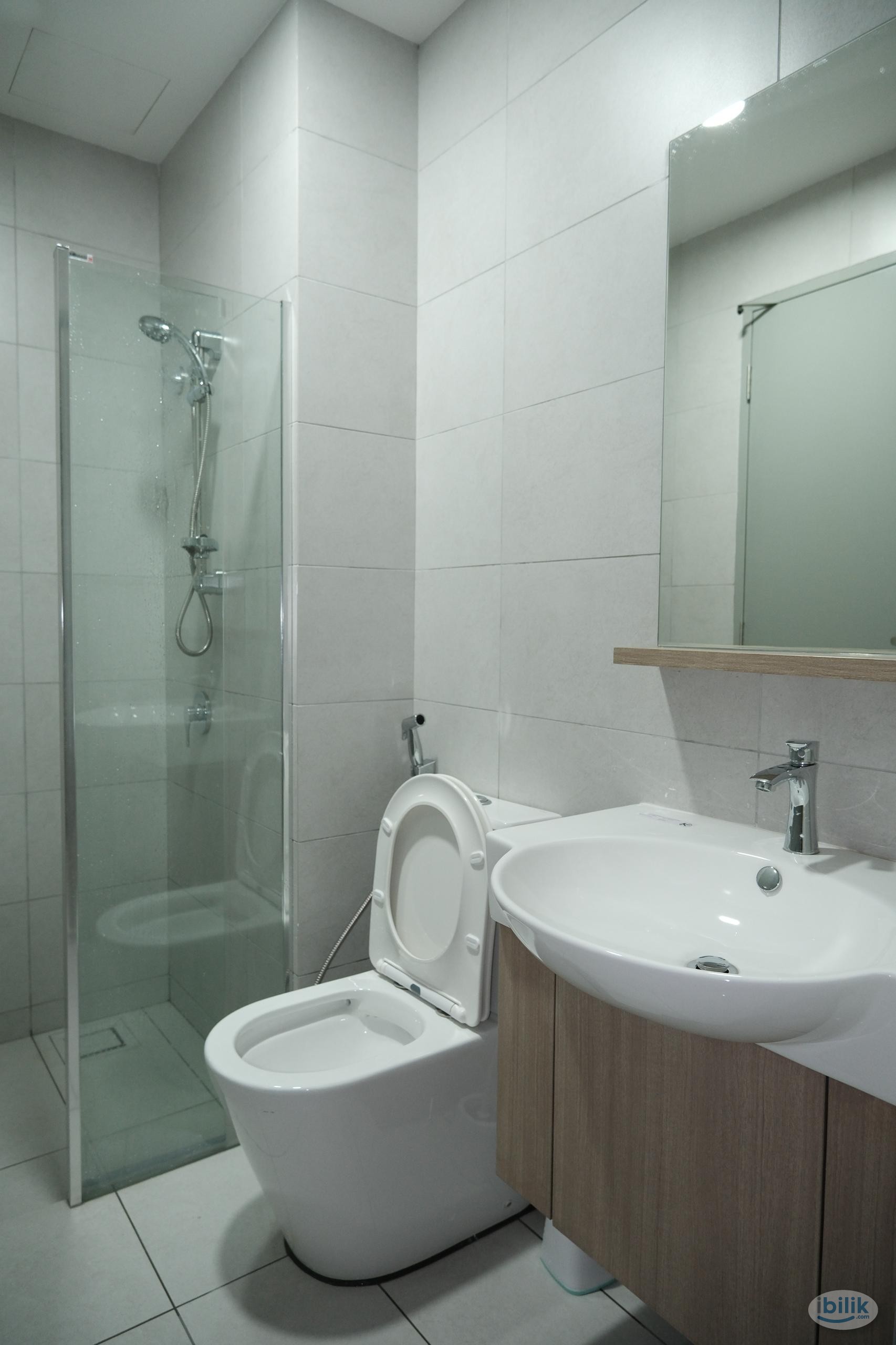 Middle Room at penang batu kawan for rent - Image 3