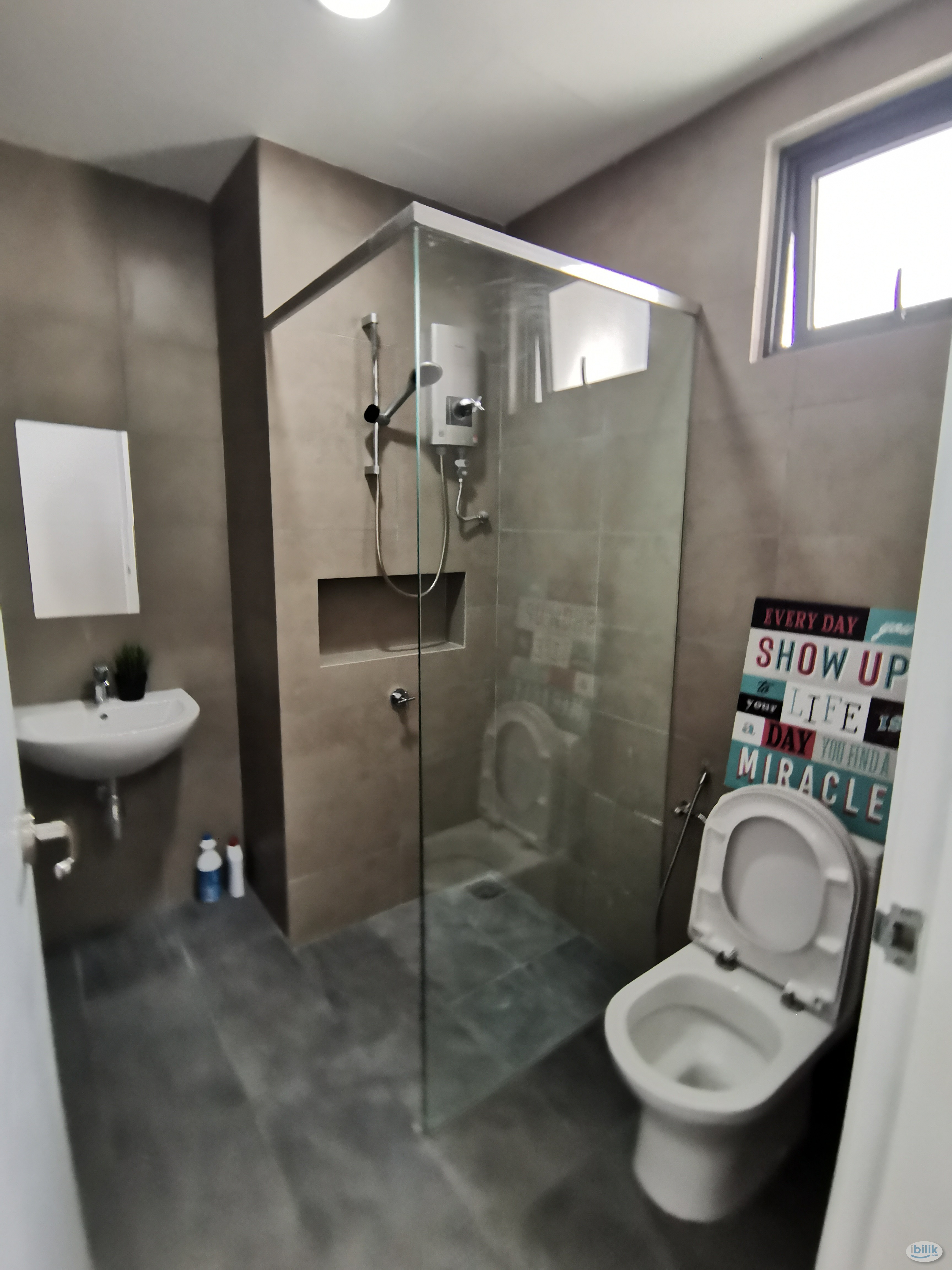 Fully Furnished Middle room at Akasa Residences - Image 5
