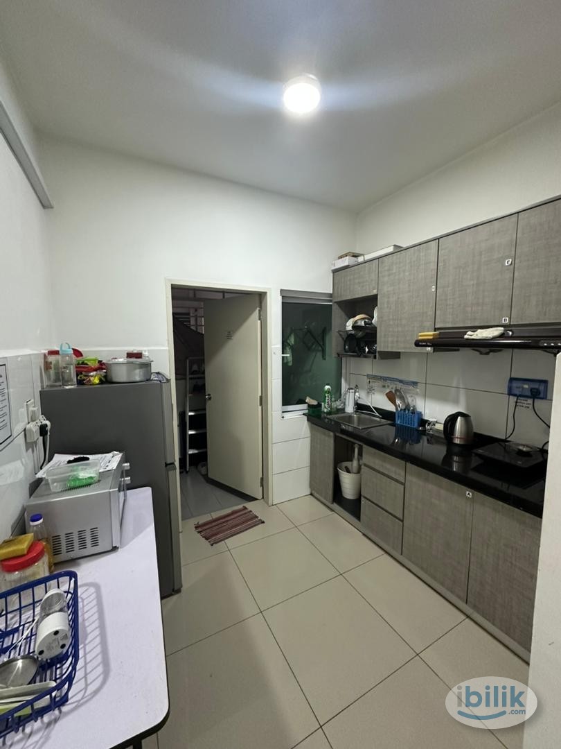 Fully Furnished Middle Room at The Holmes Bandar Tun Razak - Image 3