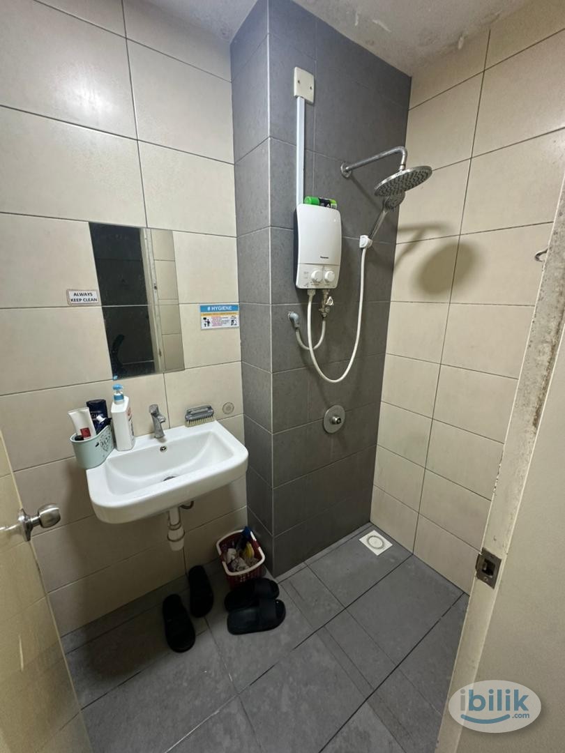 Fully Furnished Middle Room at The Holmes Bandar Tun Razak - Image 4