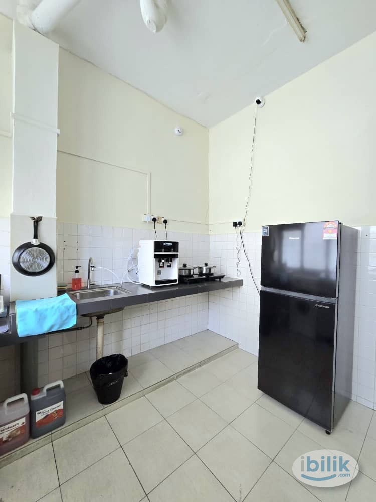 Taman Johor Jaya｜Middle Room | 5Mins To Tebrau - Image 3