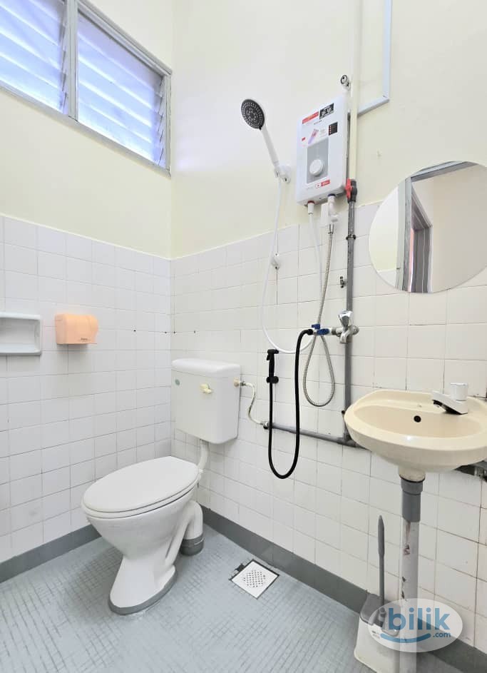 Taman Johor Jaya｜Middle Room | 5Mins To Tebrau - Image 5