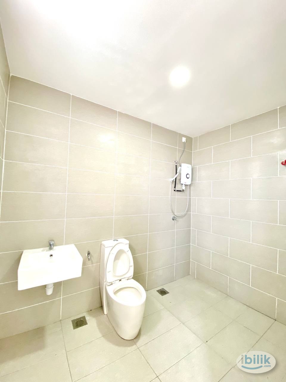 💫ROOM FOR RENT💫  SENDAYAN ,Merchant Square,99 SPPEDMART,MCD,7 ELEVEN,DIY - Image 4