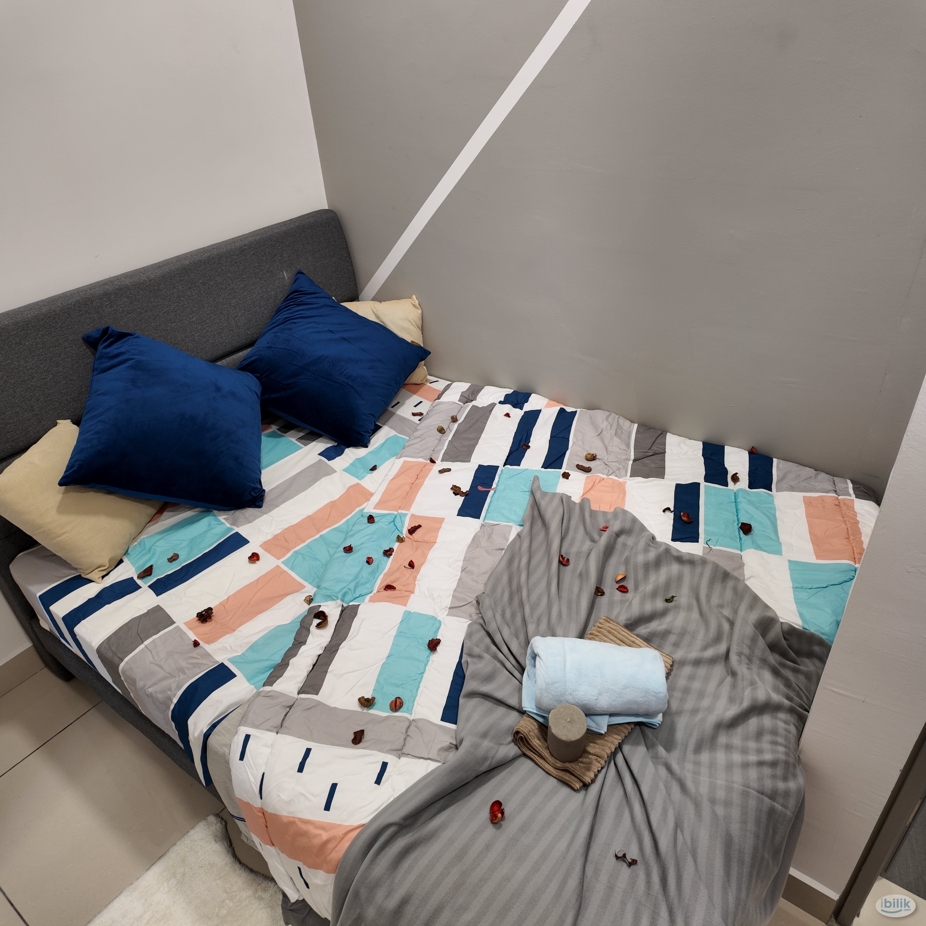 D7 (Blok Seven) Lagoon Perdana Condo Middle Bedroom With Attach Bathroom Unit Fully Furnished FREE WIFI - Image 2