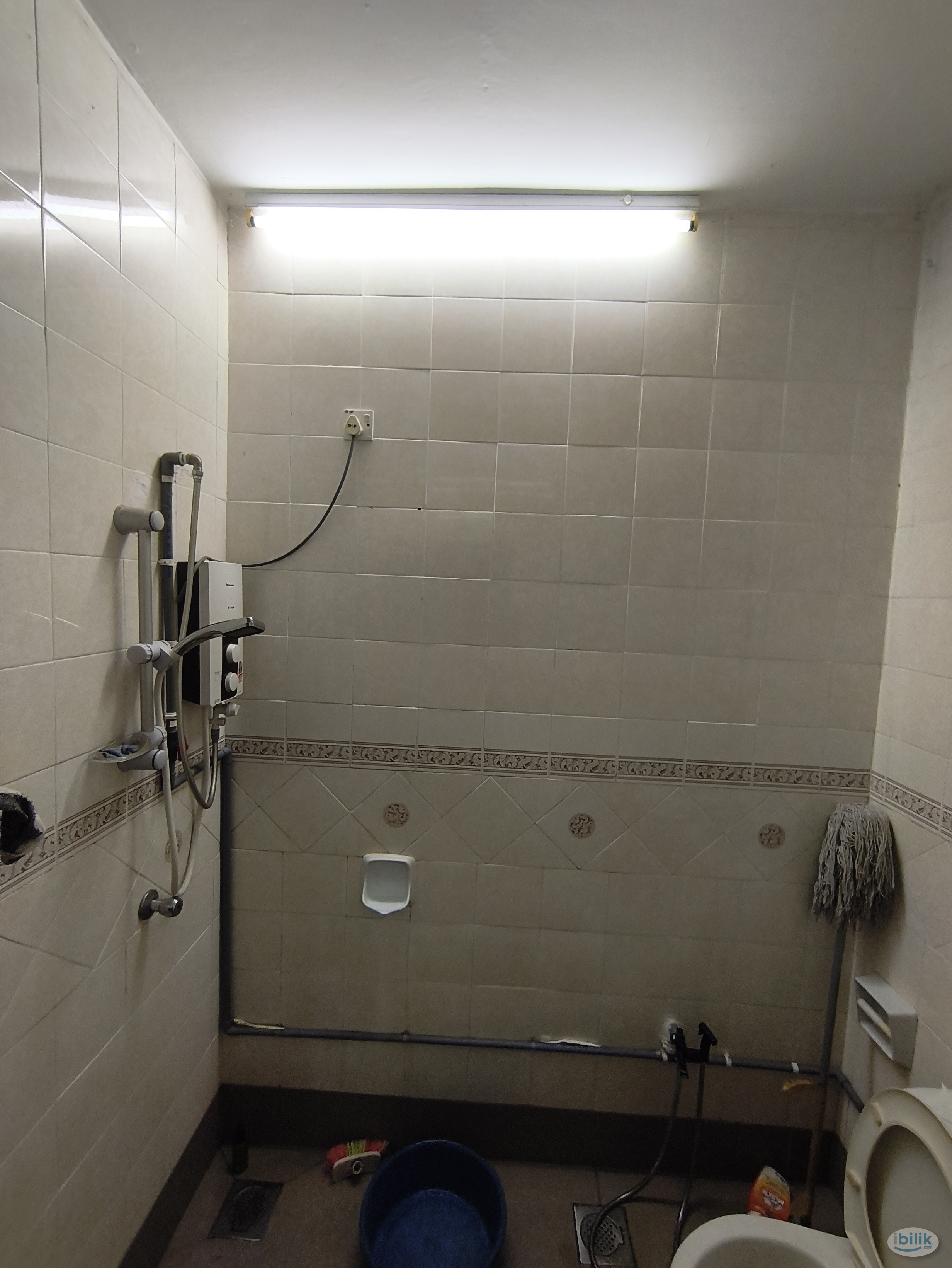 Master Room at Bandar Bukit Tinggi 2, Klang, Includes 1 parking, Ensuite bathroom - Image 4