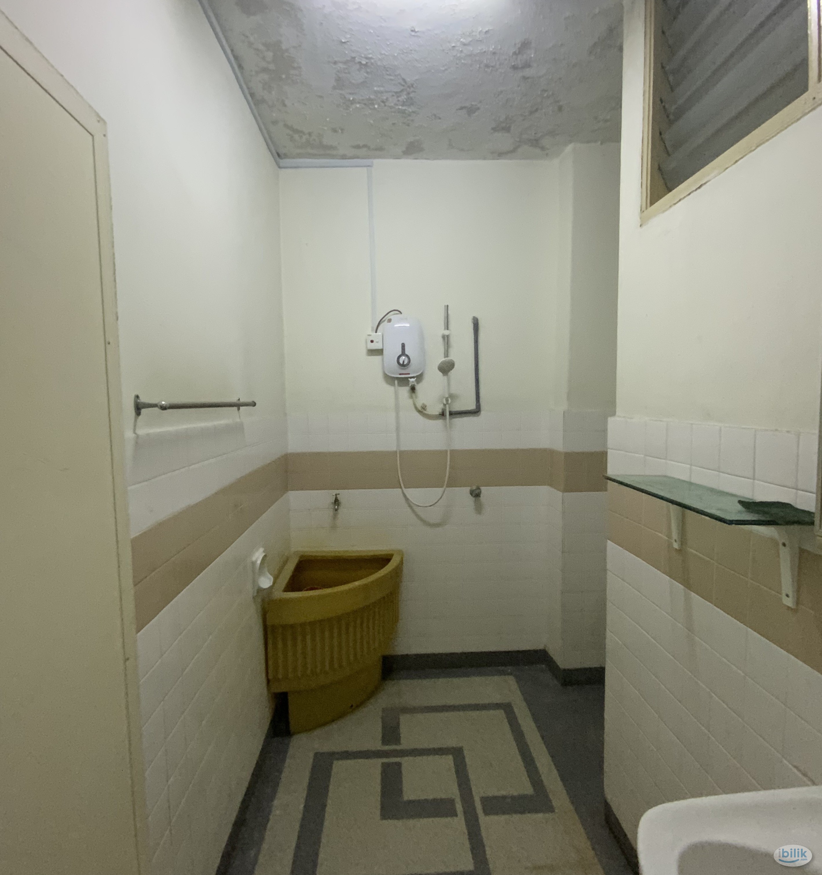 Middle Room at Kelana Jaya, Petaling Jaya - Image 3