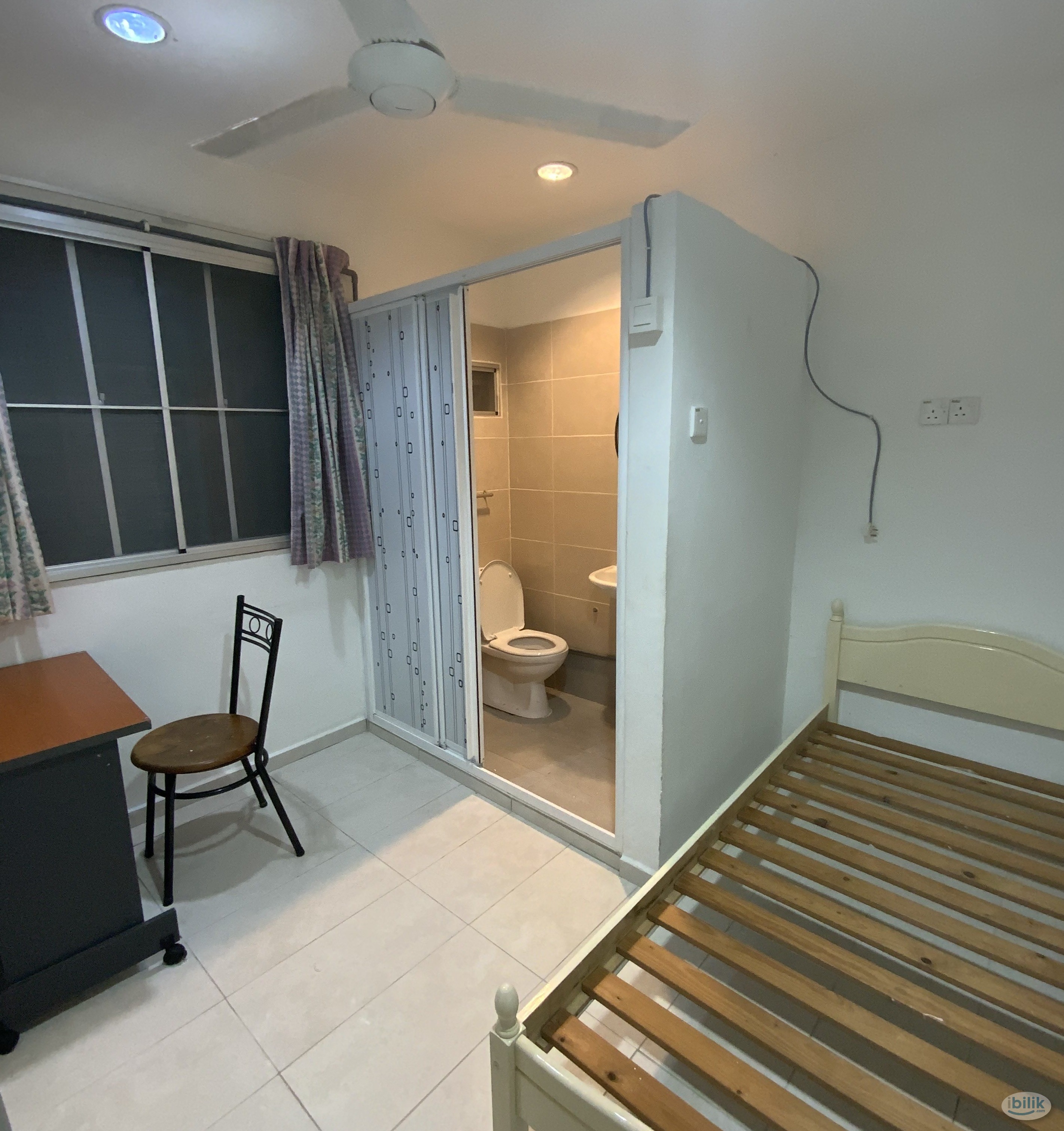 Middle Room at Kelana Jaya, Petaling Jaya - Image 1