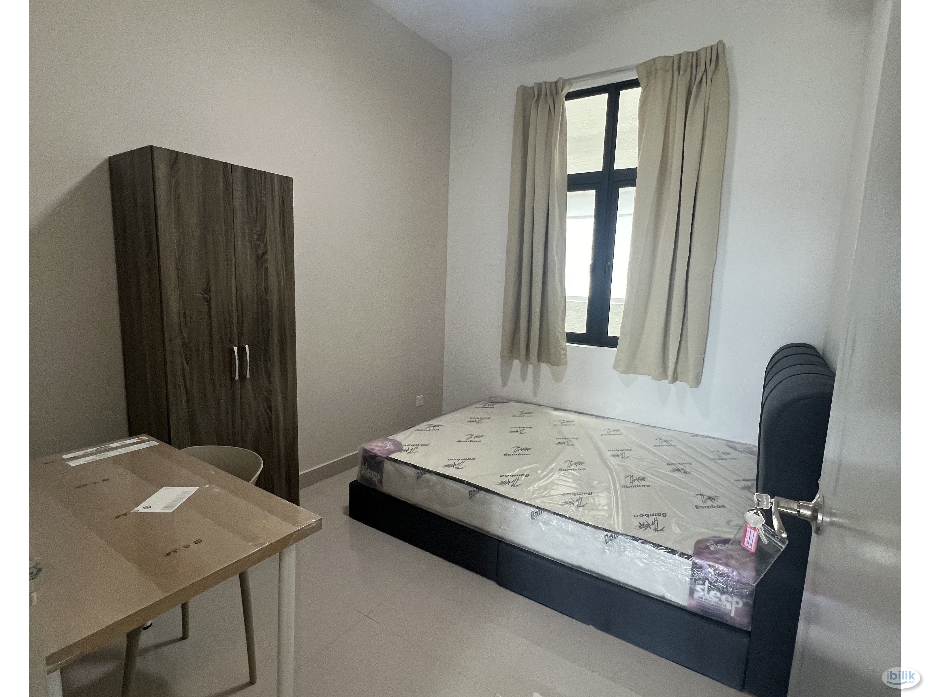 Cozy Middle Room For Rent in Verando Residence, Petaling Jaya - Image 1