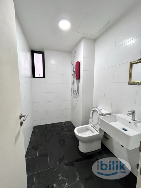 Cozy Middle Room For Rent in Sqwhere (MRT KAMPUNG SELAMAT) - Image 2
