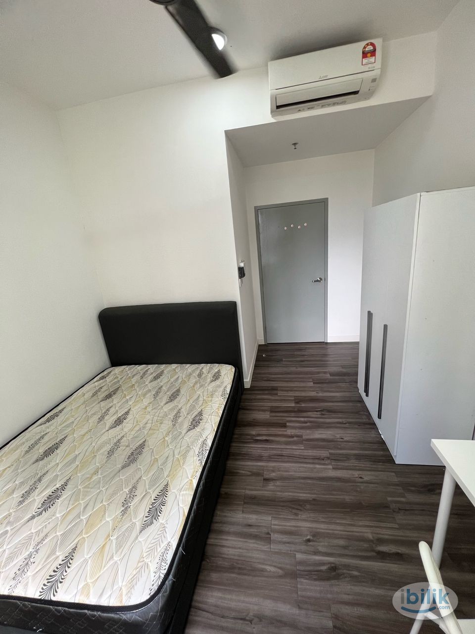 Cozy Middle Room For Rent in Urbano Utropolis UOW - Image 1