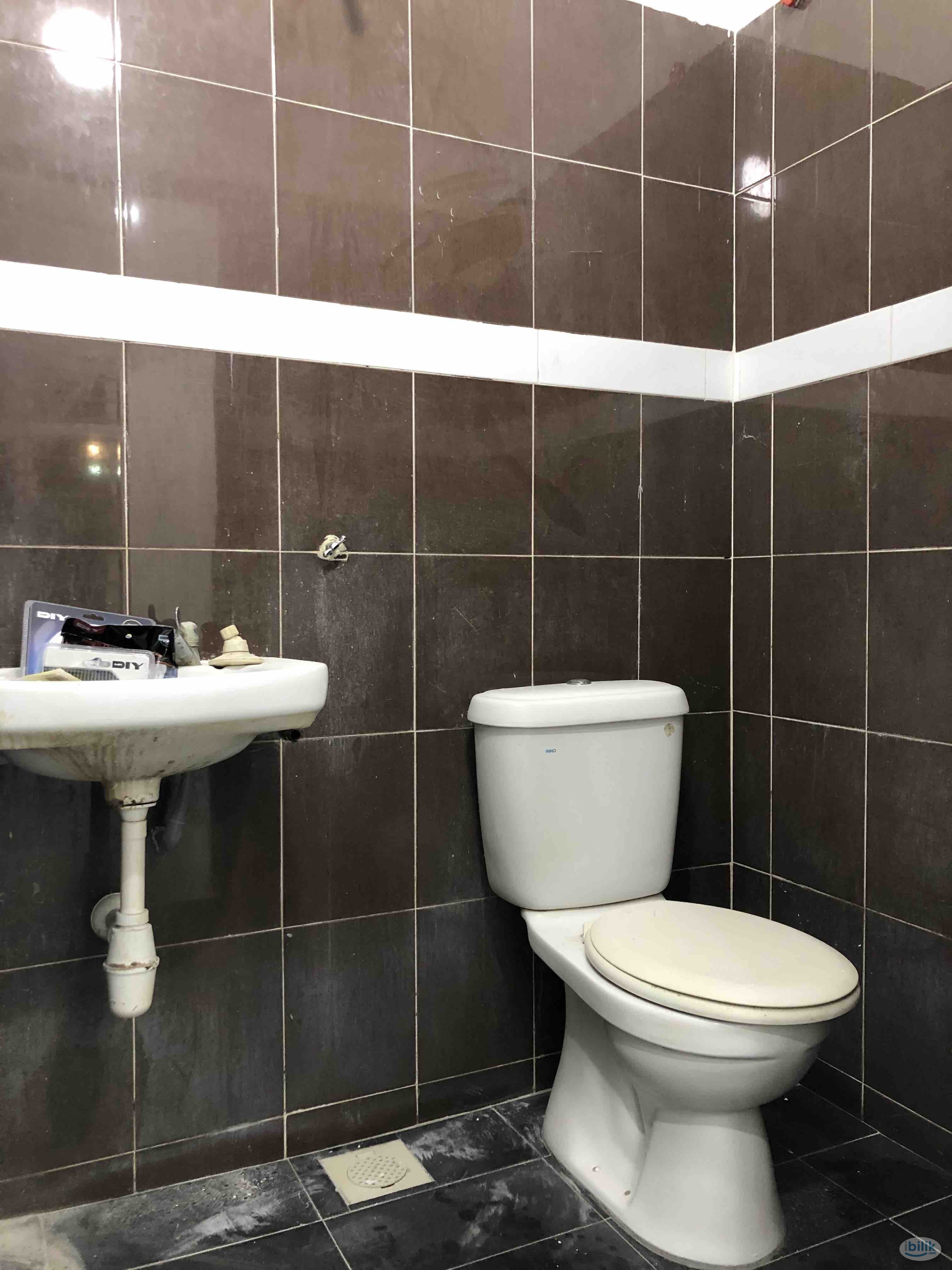 FREE Air & Api, Private Room attached Bath @Tanjong Minyak,Bukit Rambai,Sungai Udang - Image 4