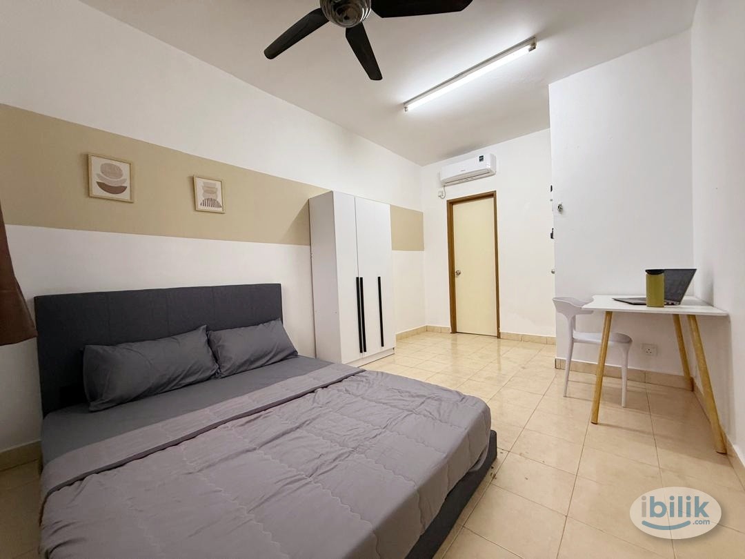 Female Master Room | WiFi Included | Near LRT Salak Selatan - Image 1