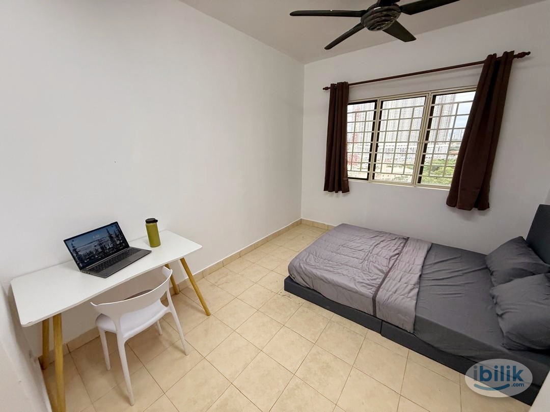 Female Master Room | WiFi Included | Near LRT Salak Selatan - Image 3