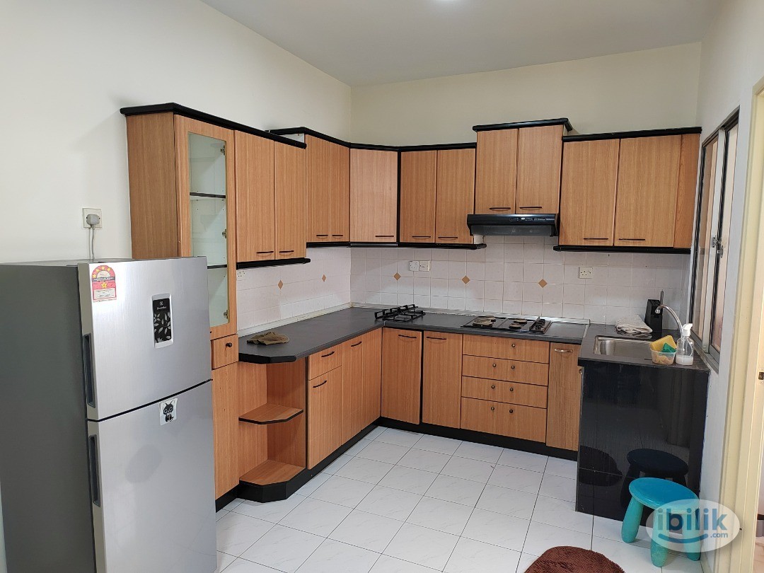 Villa Emas Aircond Middle Room included utilities share bathroom MIX GENDER - Image 4