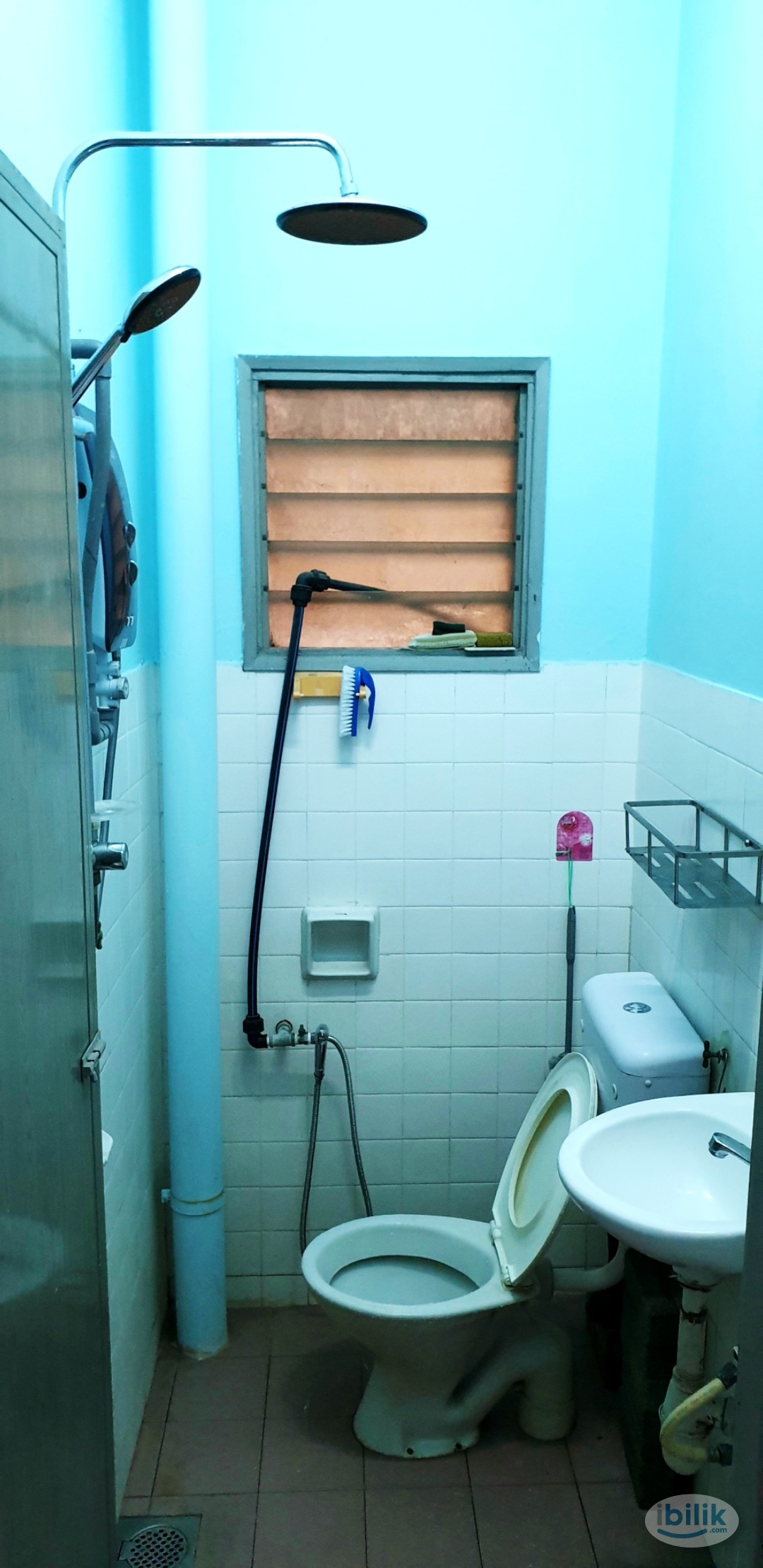 Middle Room at Pandan Indah, Pandan - Image 4