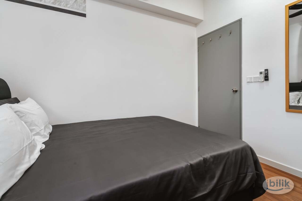 Fully furnished middle room, queen bed, inc utility. - Image 2