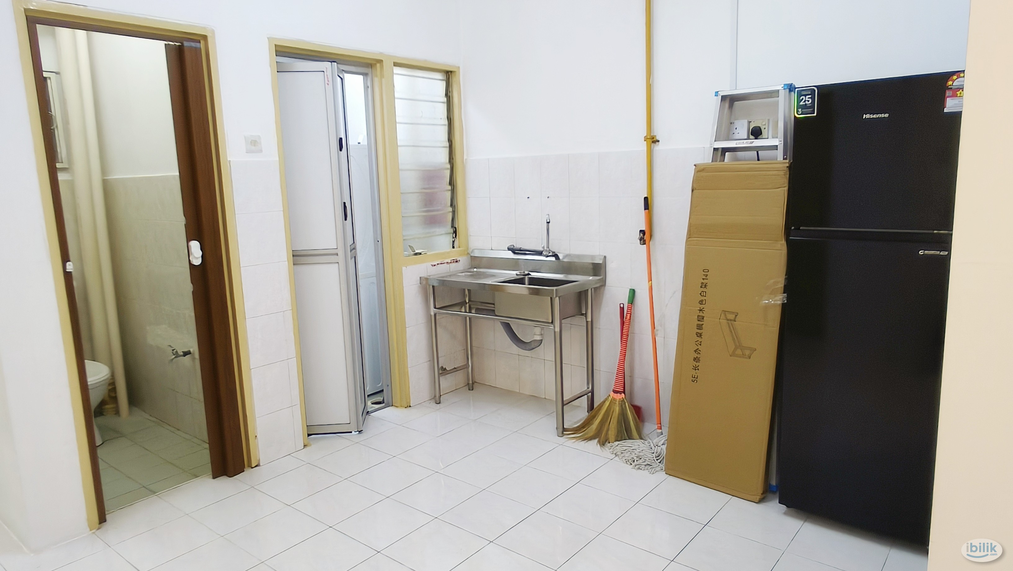 Middle Room at Bandar Sri Permaisuri, Cheras📍 Pangsapuri Cemara - Image 2