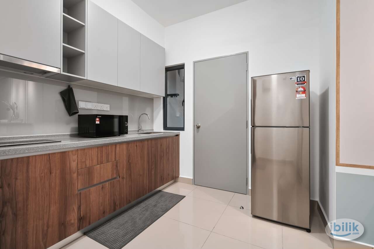 Near train, privacy, attached toilet, fully furnished - Image 5
