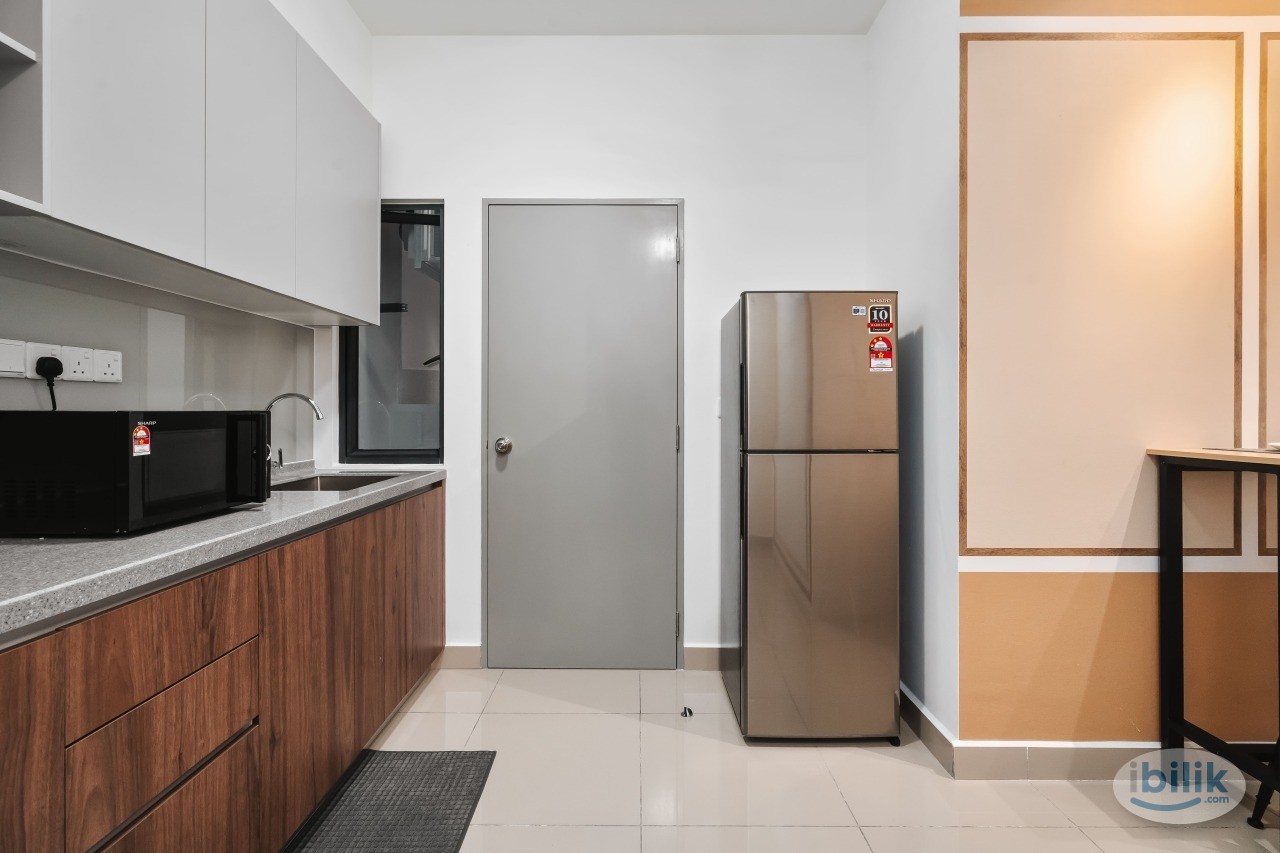 Fully furnished, near train, rental inc utility - Image 4