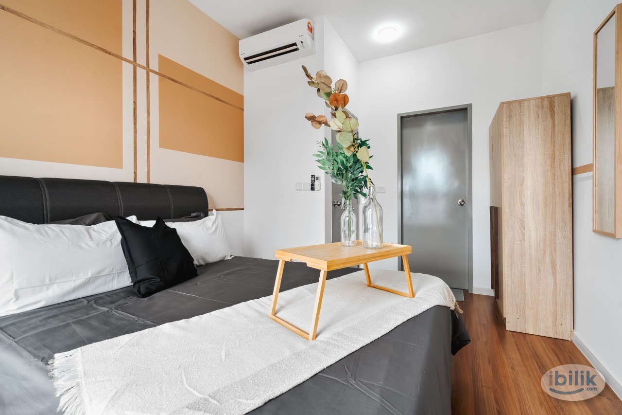 Ensuite bathroom, affordable luxury, near train - Image 2