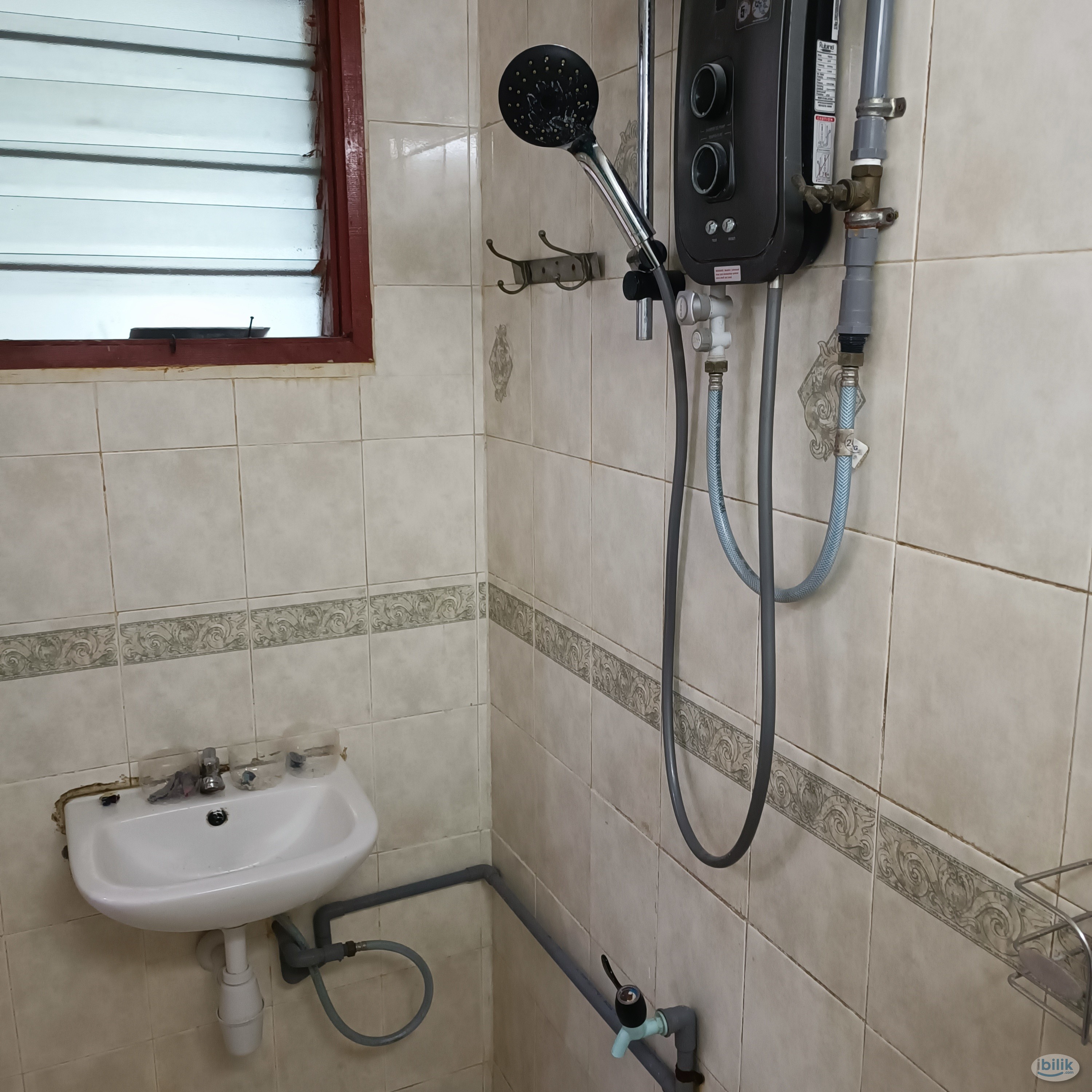 Middle Room at Goodyear Court 10, UEP Subang Jaya - Image 2