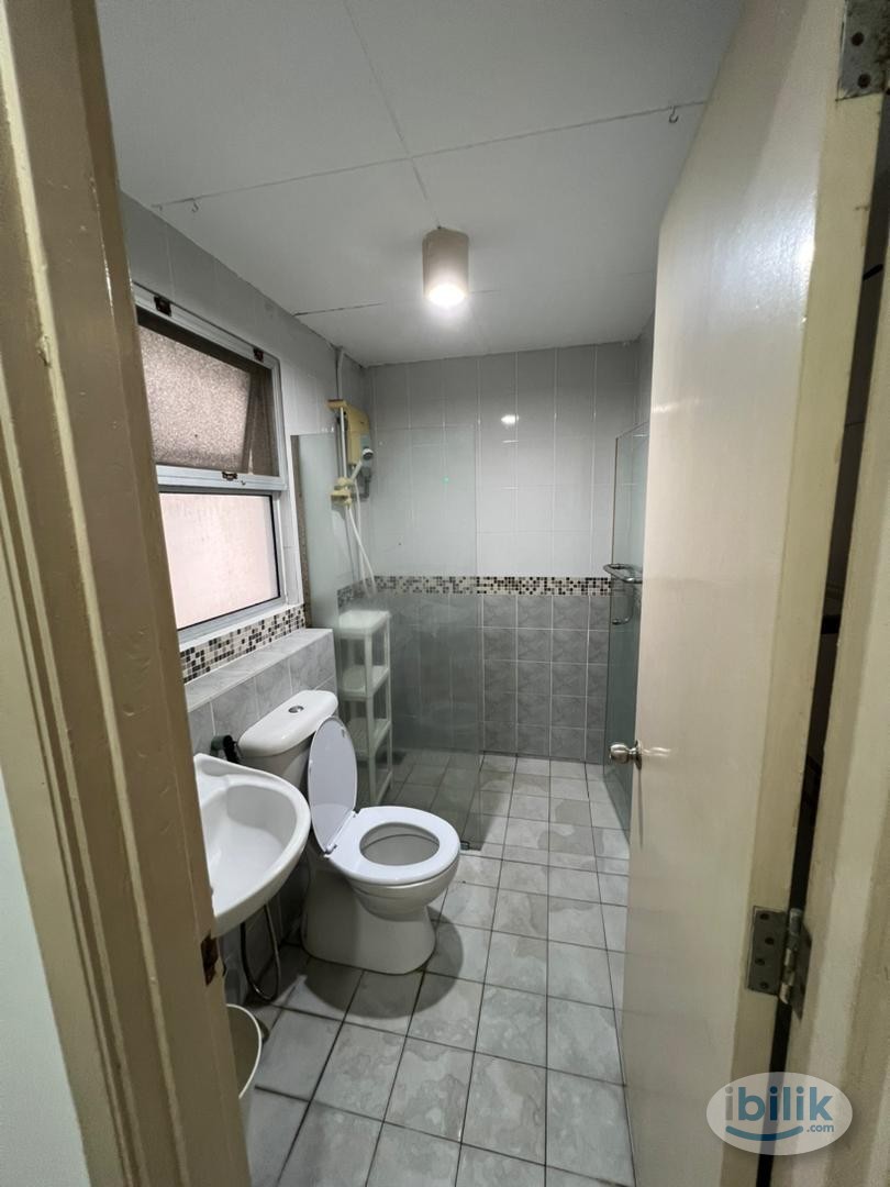 Seri Maya Bigger Master Room Mixed Gender Unit min walking distance to LRT Setiawangsa - Image 3