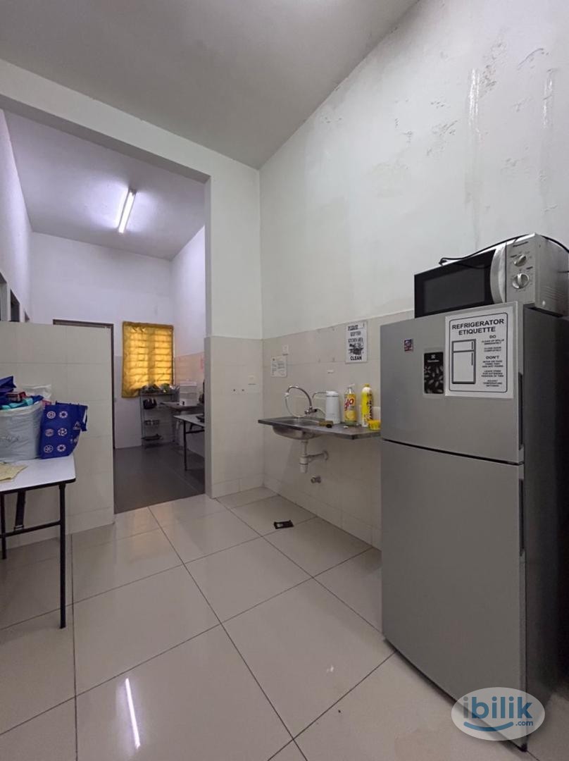 Middle Room at Setia UTAMA, Near Setia City Mall and Top Glove - Image 3