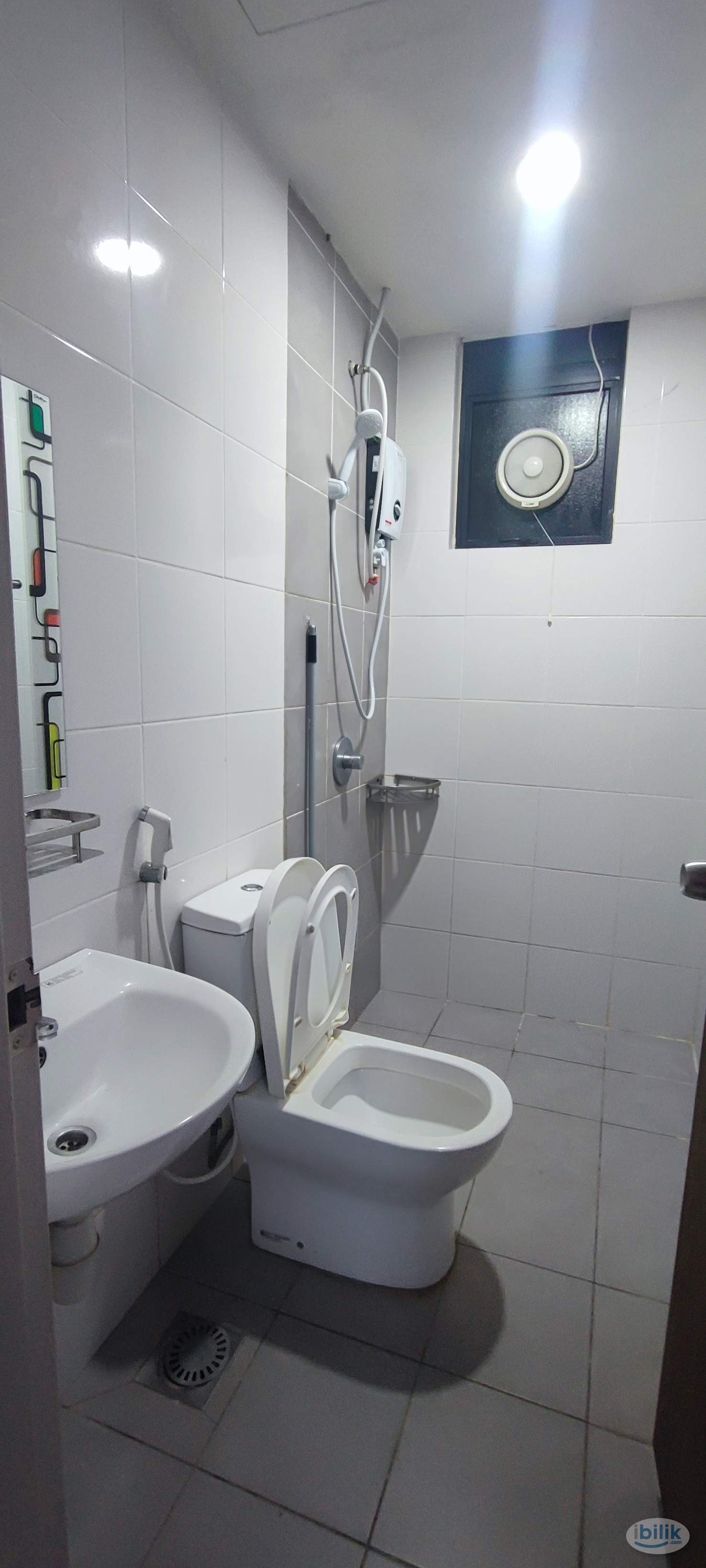 Middle Room at City of Green Condominium, Seri Kembangan - Image 2