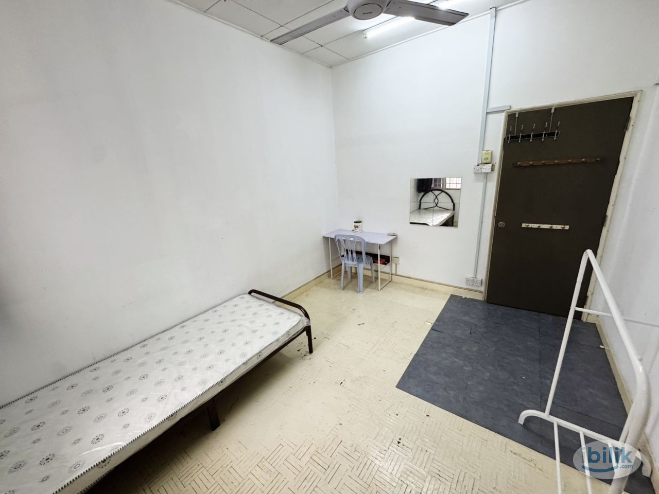 Low Budget & Zero Deposit‼️🔥Middle Room For Rent Walking🎈 Distance to MRT Bandar Utama, High Speed Wifi📥 - Image 3