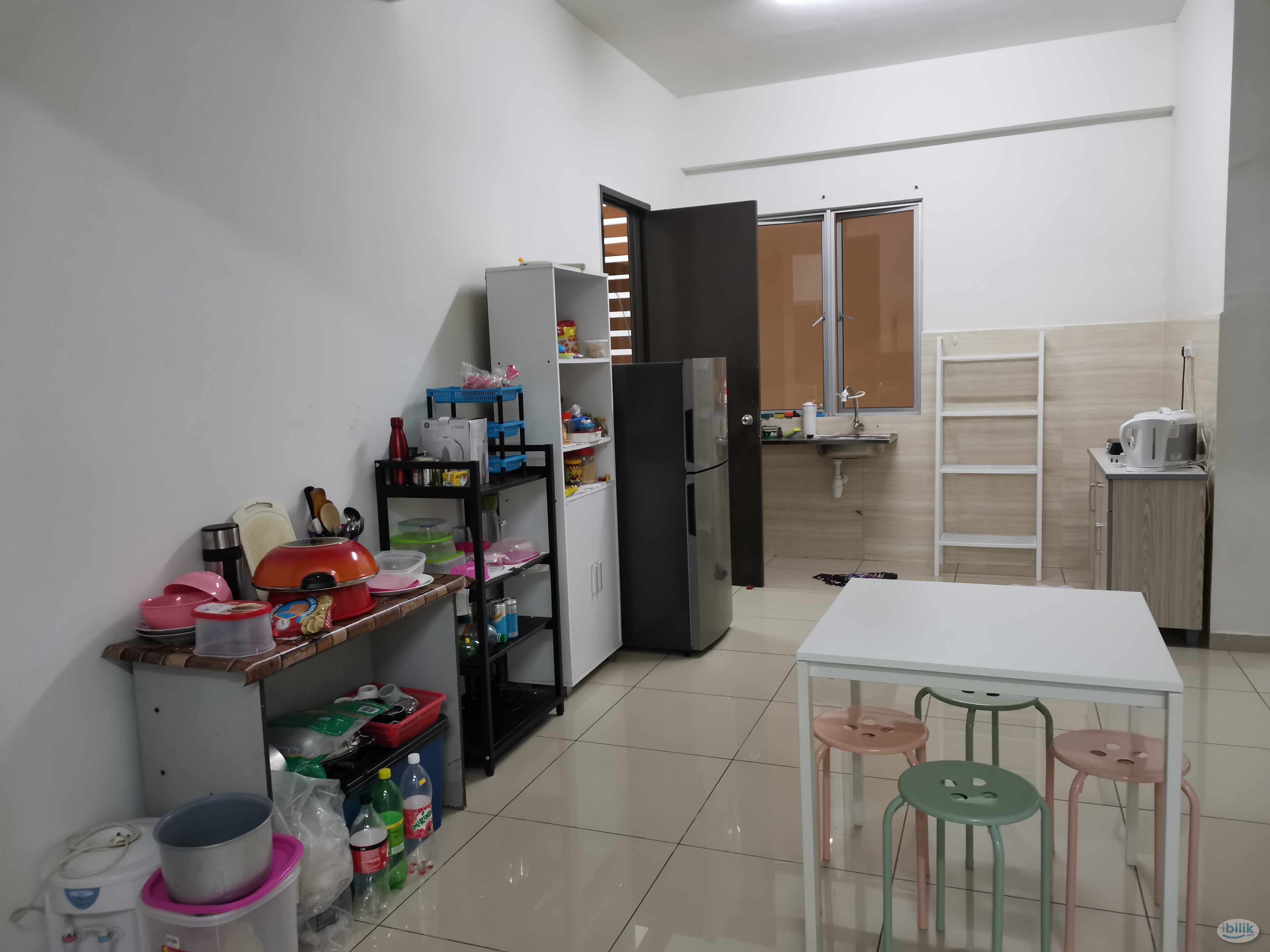 Platinum 3 Furnished No Aircond Single room include utilities share bathroom MIX GENDER - Image 4