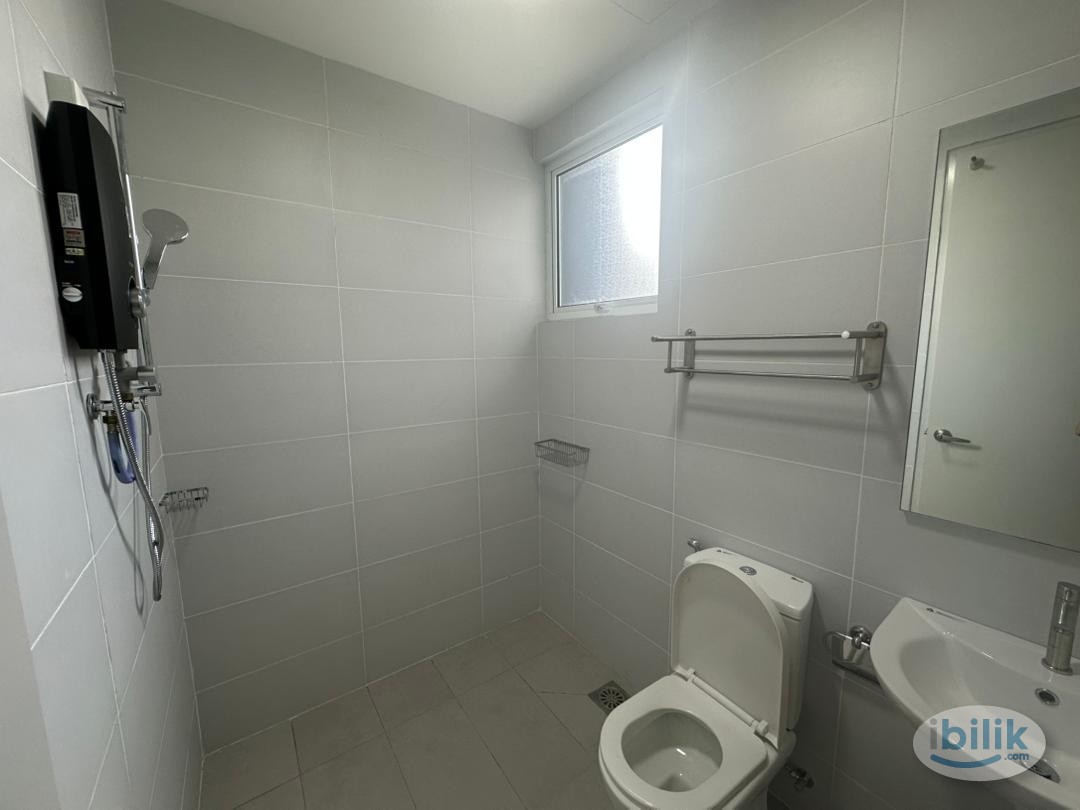 Nadayu 801 Master room Female Unit @ Fully furnished - Image 4