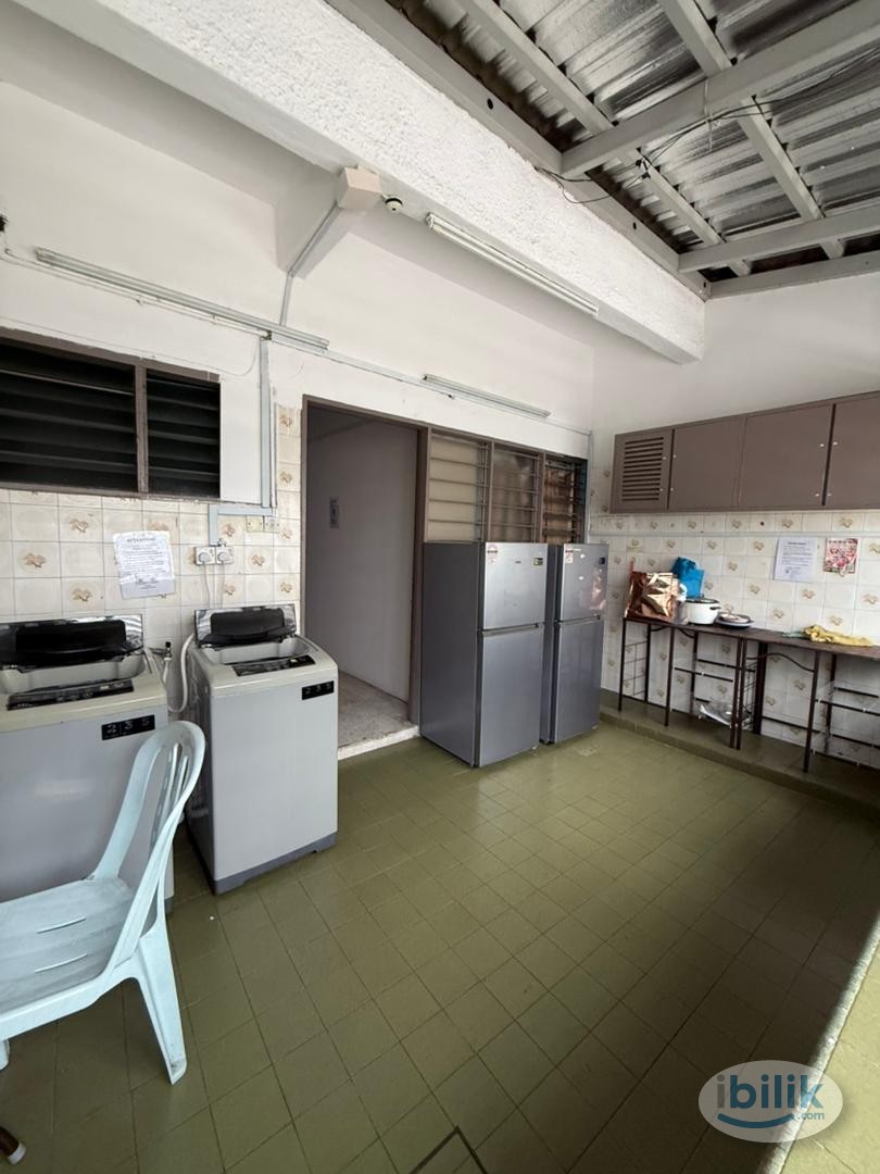HOT OFFER 2025 & Zero Deposit📍 Middle Room at Bilik Sewa near Kelana Jaya (KJ24) 🚂Free Wifi & Electricity 🔥 - Image 2