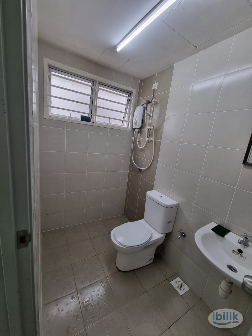 Master Room at Bandar Saujana Putra, Puchong - Image 4