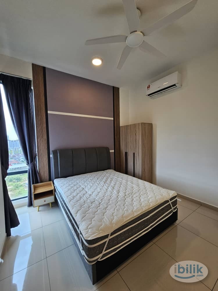 Middle Room at Marina Residence - Image 1