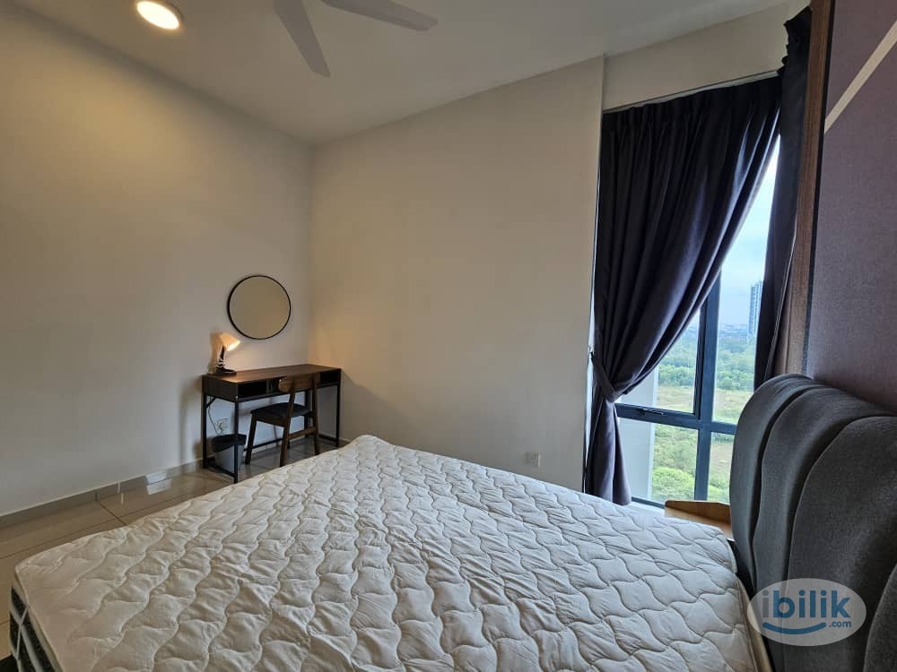 Middle Room at Marina Residence - Image 3