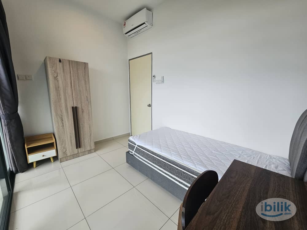 Balcony room at Marina Residence - Image 1