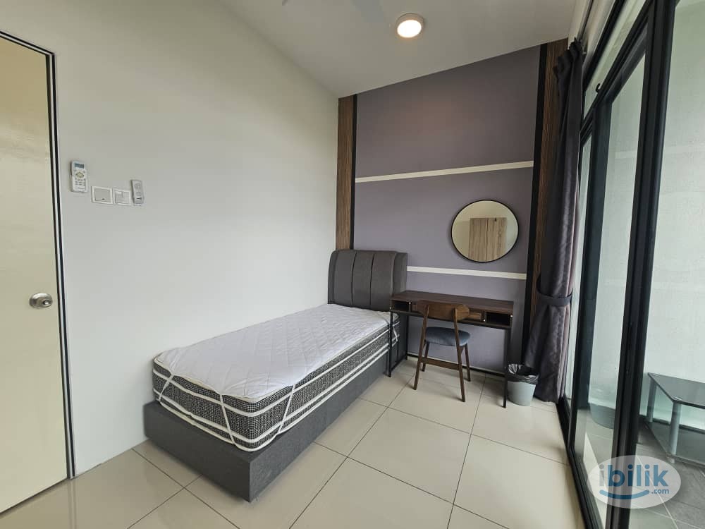 Balcony room at Marina Residence - Image 2