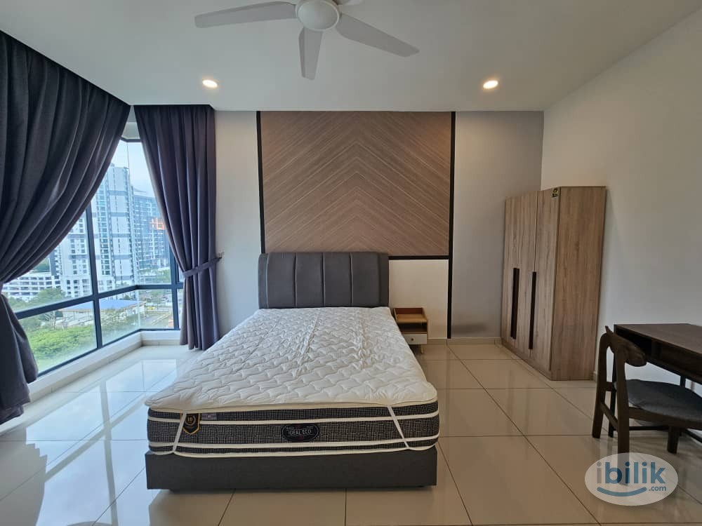 Master Room at Marina Residence - Image 4