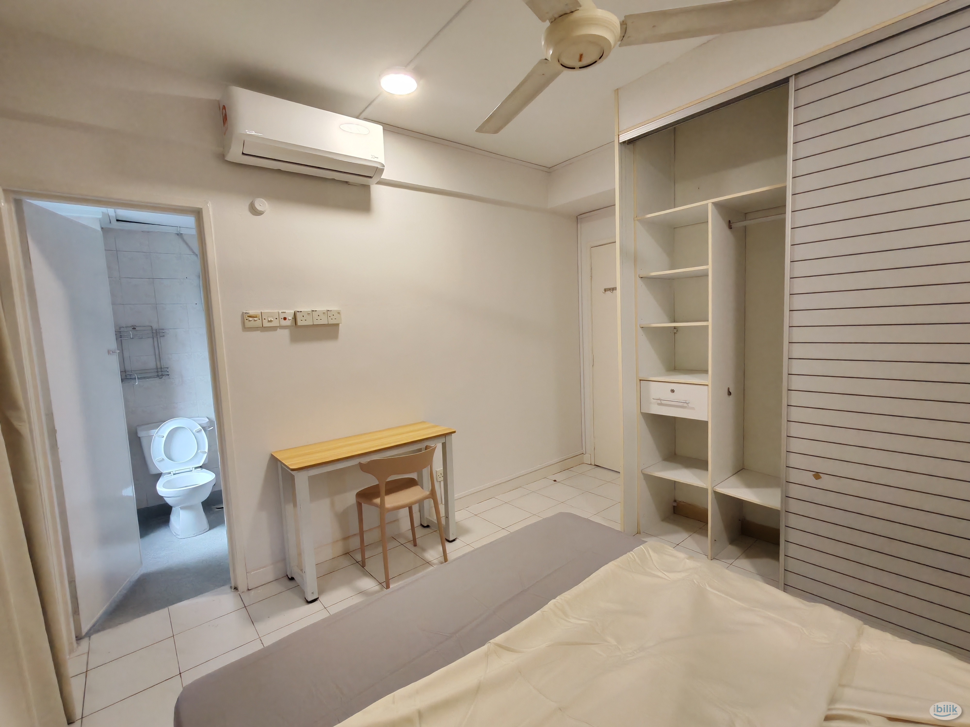 🏠Master Bedroom D'aman Crimson at Ara Damansara🏠-Free WiFi 🌐🚄Walking to LRT🚄 - Image 2