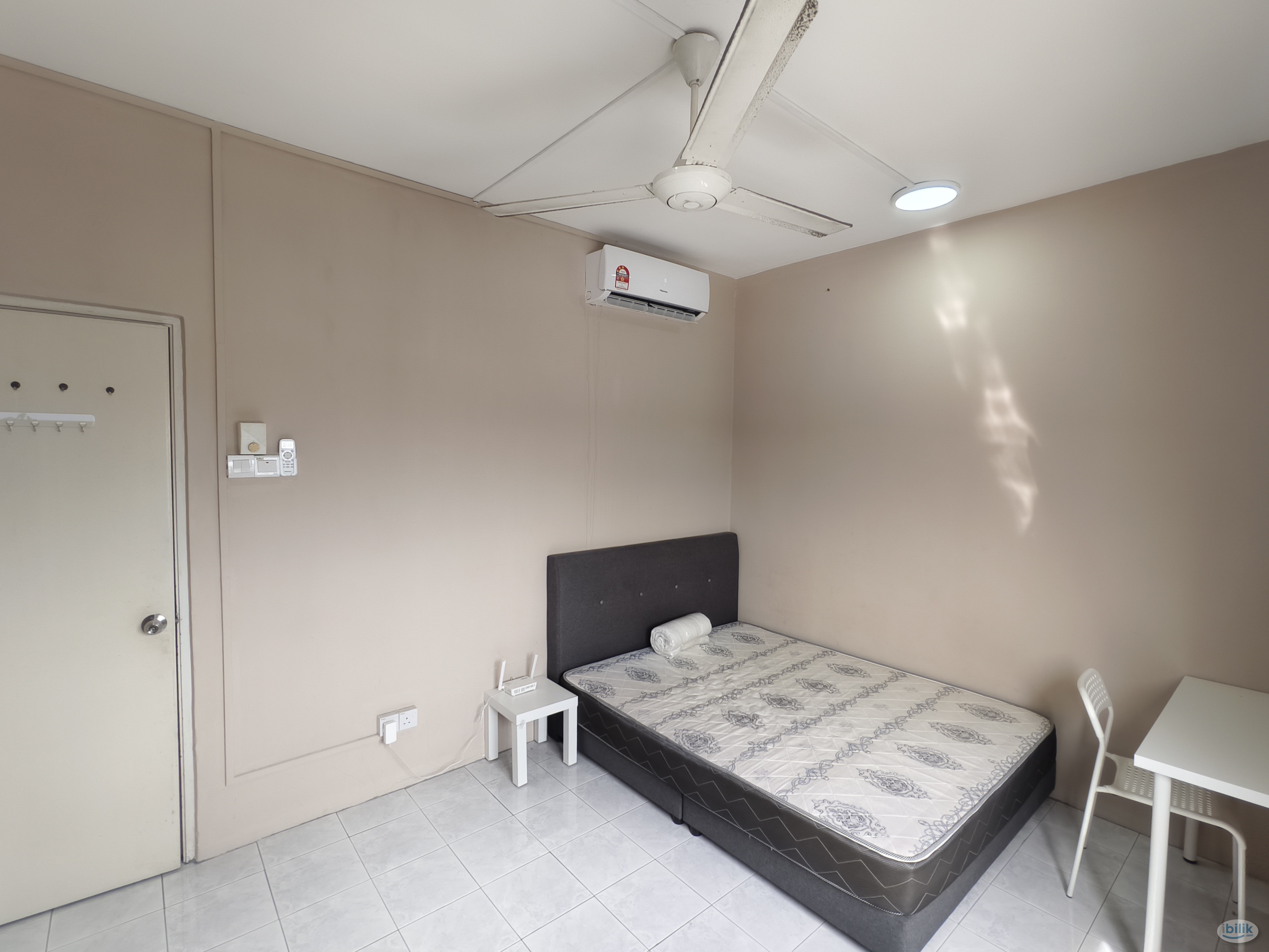 🏠Casa Subang Queen Bedroom at USJ 1🏠-Free WiFi 🌐🚄Walking to BRT🚄 - Image 1
