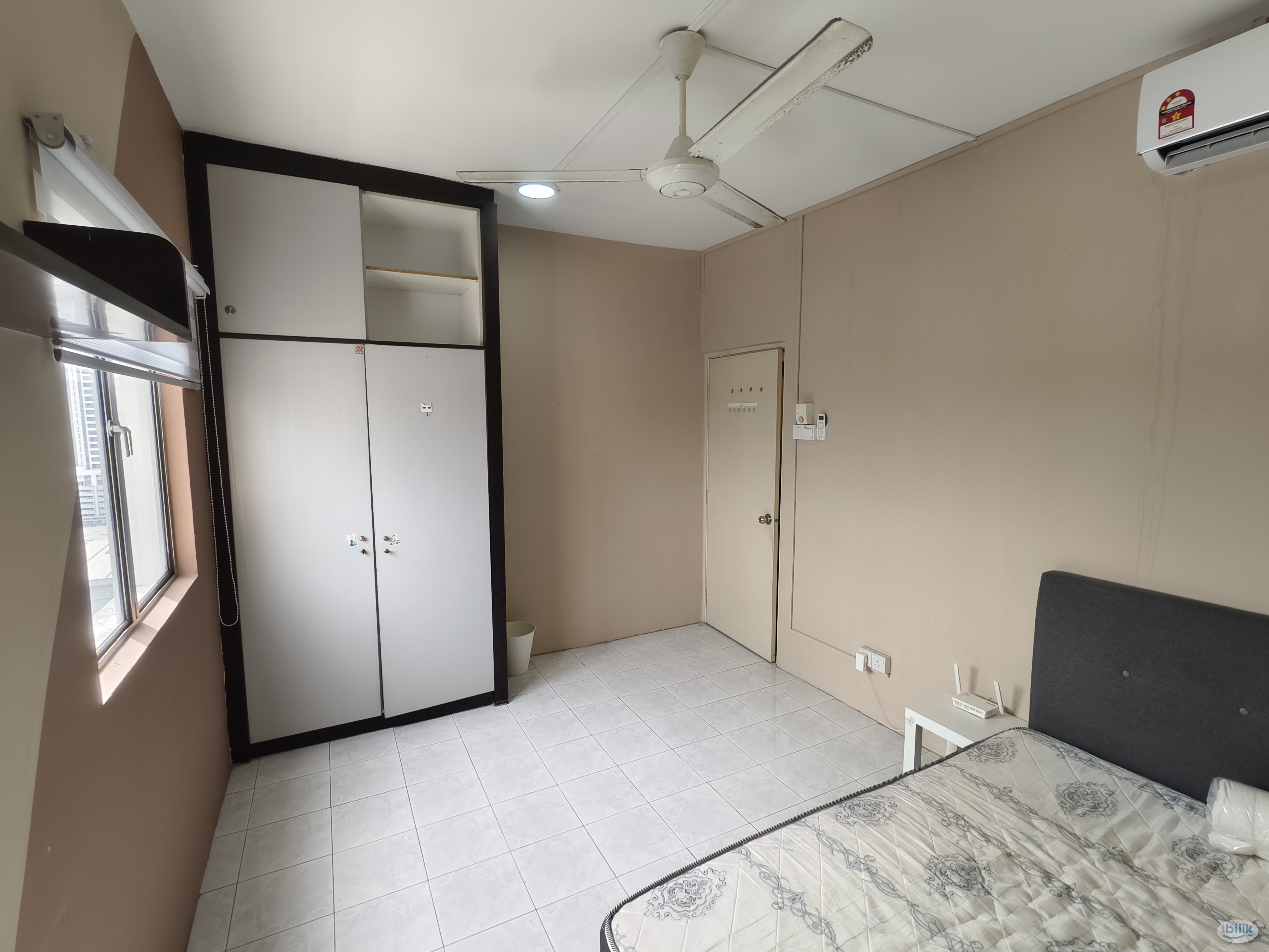 🏠Casa Subang Queen Bedroom at USJ 1🏠-Free WiFi 🌐🚄Walking to BRT🚄 - Image 2
