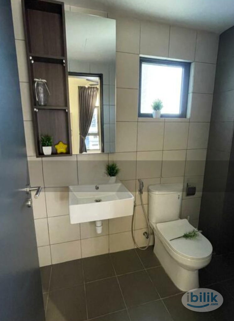 One Equine Female Master Rooms Available - Image 4
