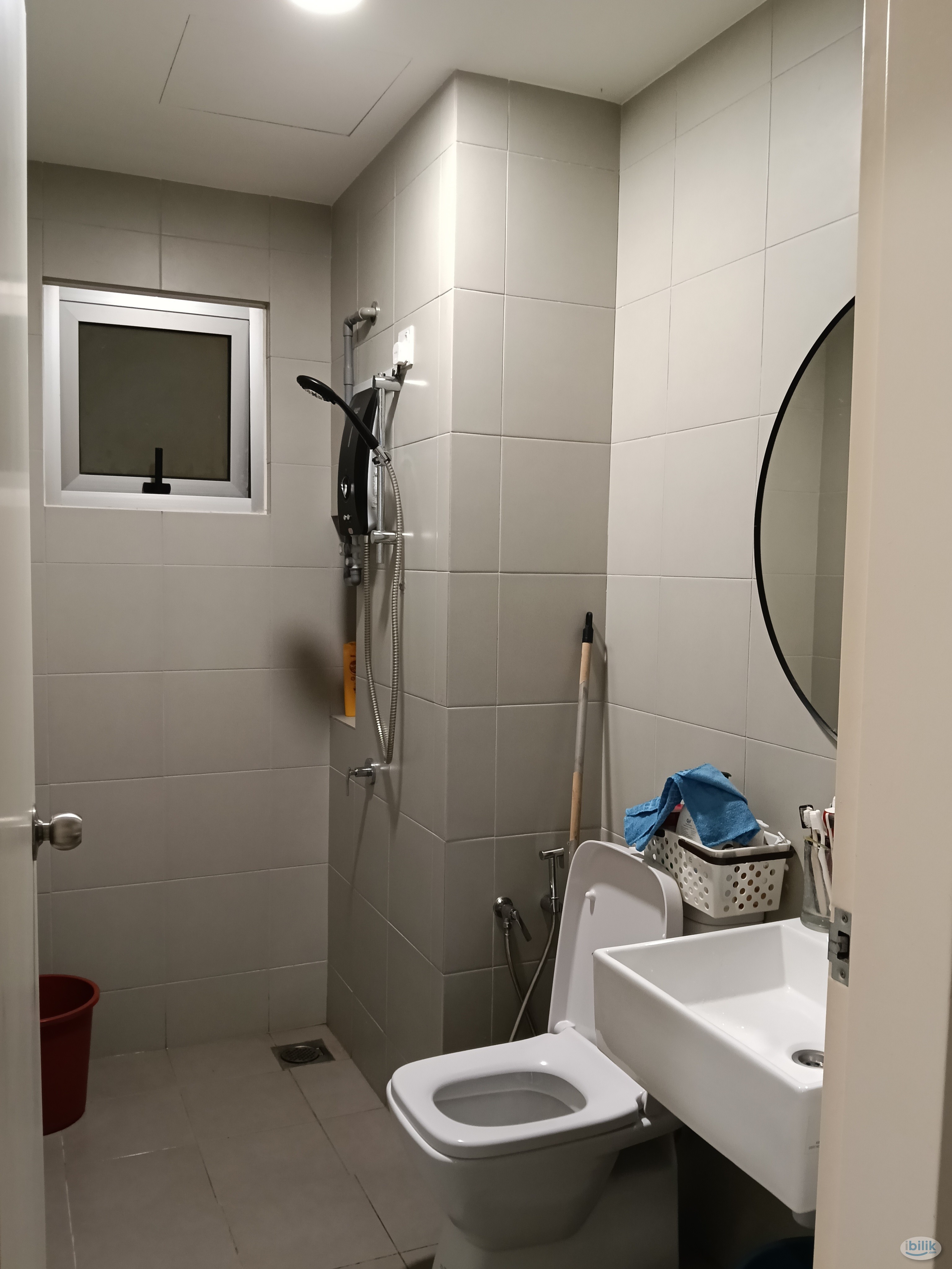 Middle Room - Image 5