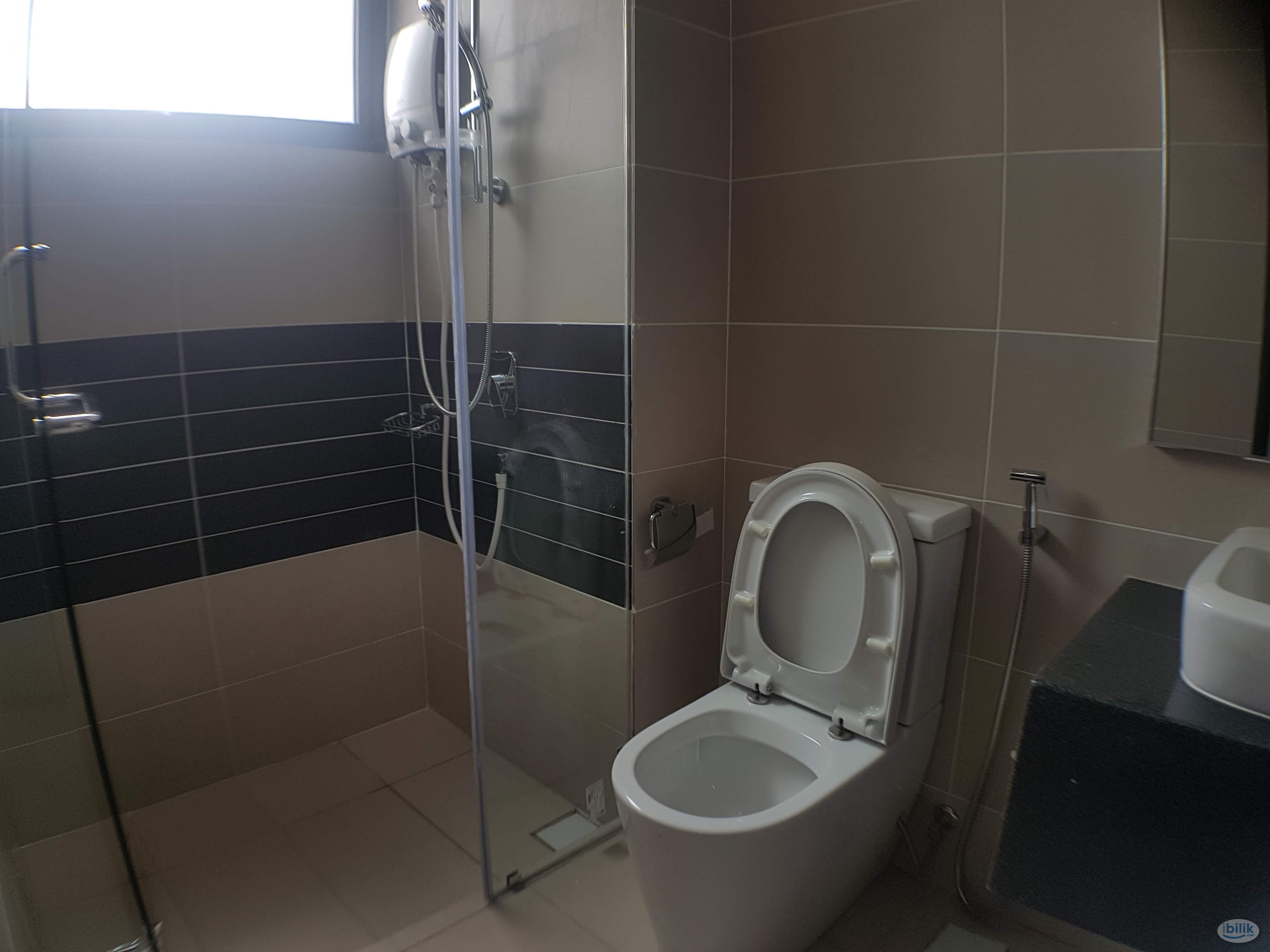 Link 2 Residence, Bukit Jalil Medium room, near TPM, APU, Pavillion,  - Image 2