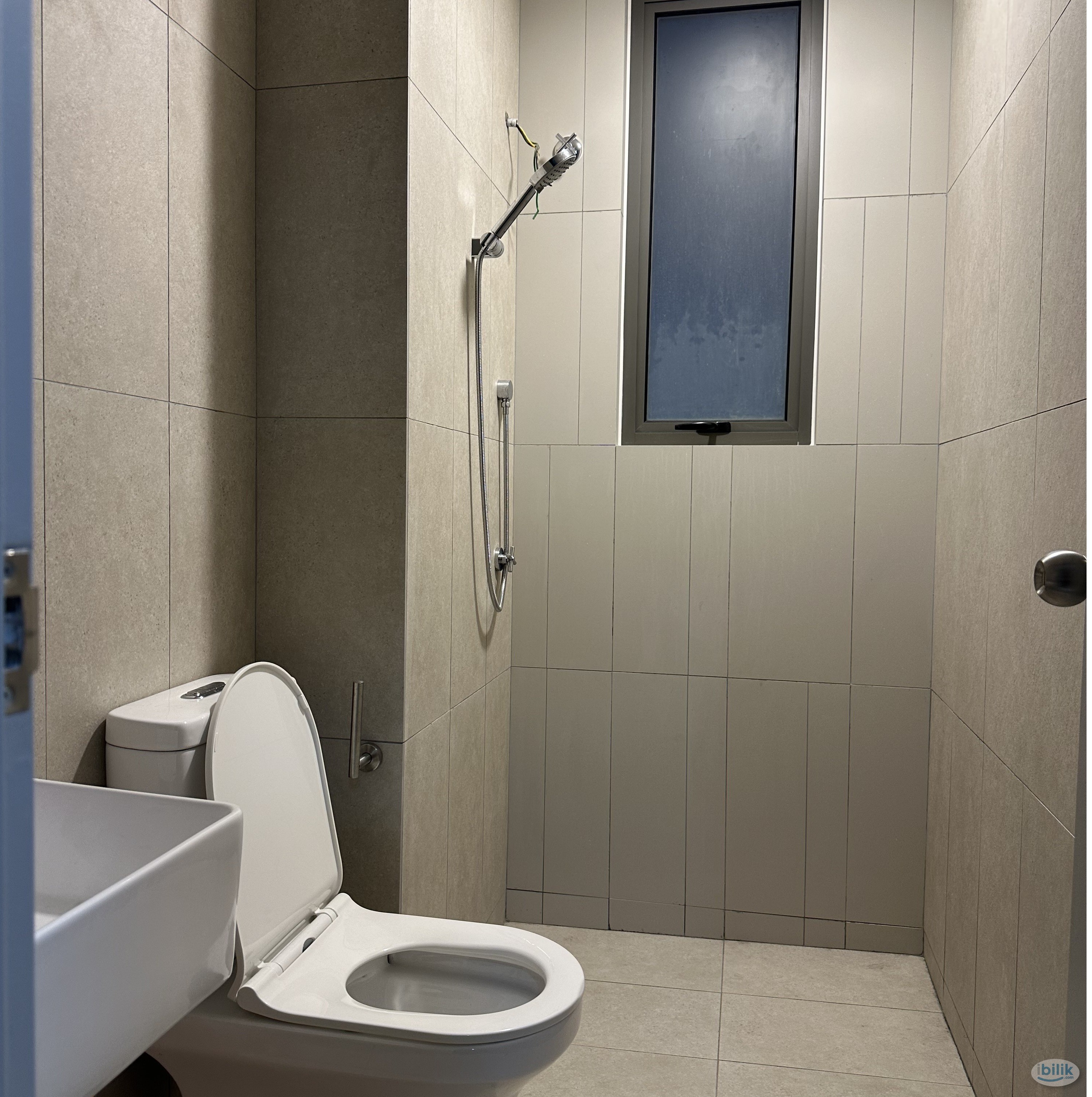 Middle Room at Kenwingston Platz, Setapak - Image 1